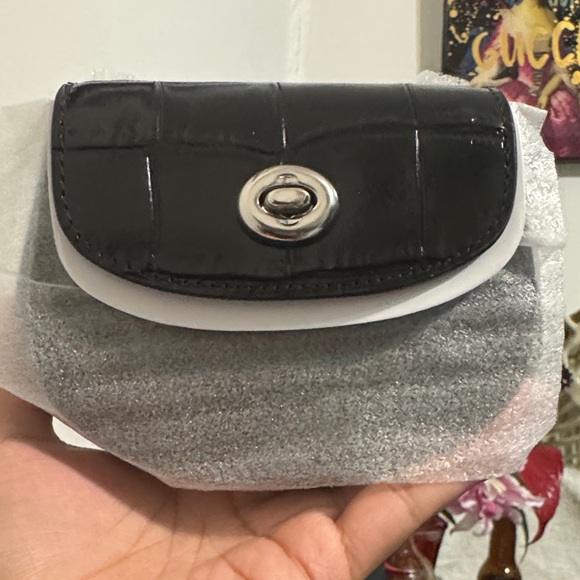 Coach Turn Lock with Chain - Picture 2 of 11